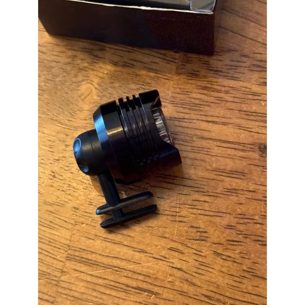 NIB Shoe charm light w/multiple light‎ settings flashes or still